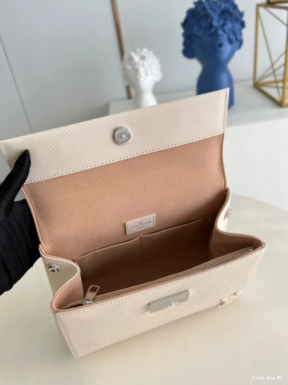 First bag LOUIS VUITTON BB CHANELUNY 0808
